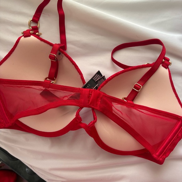 Victoria secret red bra 34C - Picture 3 of 6